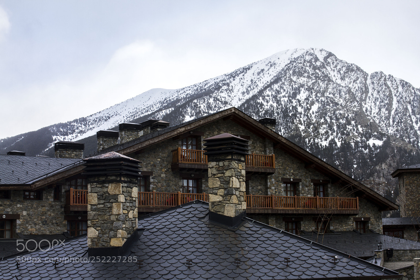 Canon EOS 7D sample photo. Roof photography