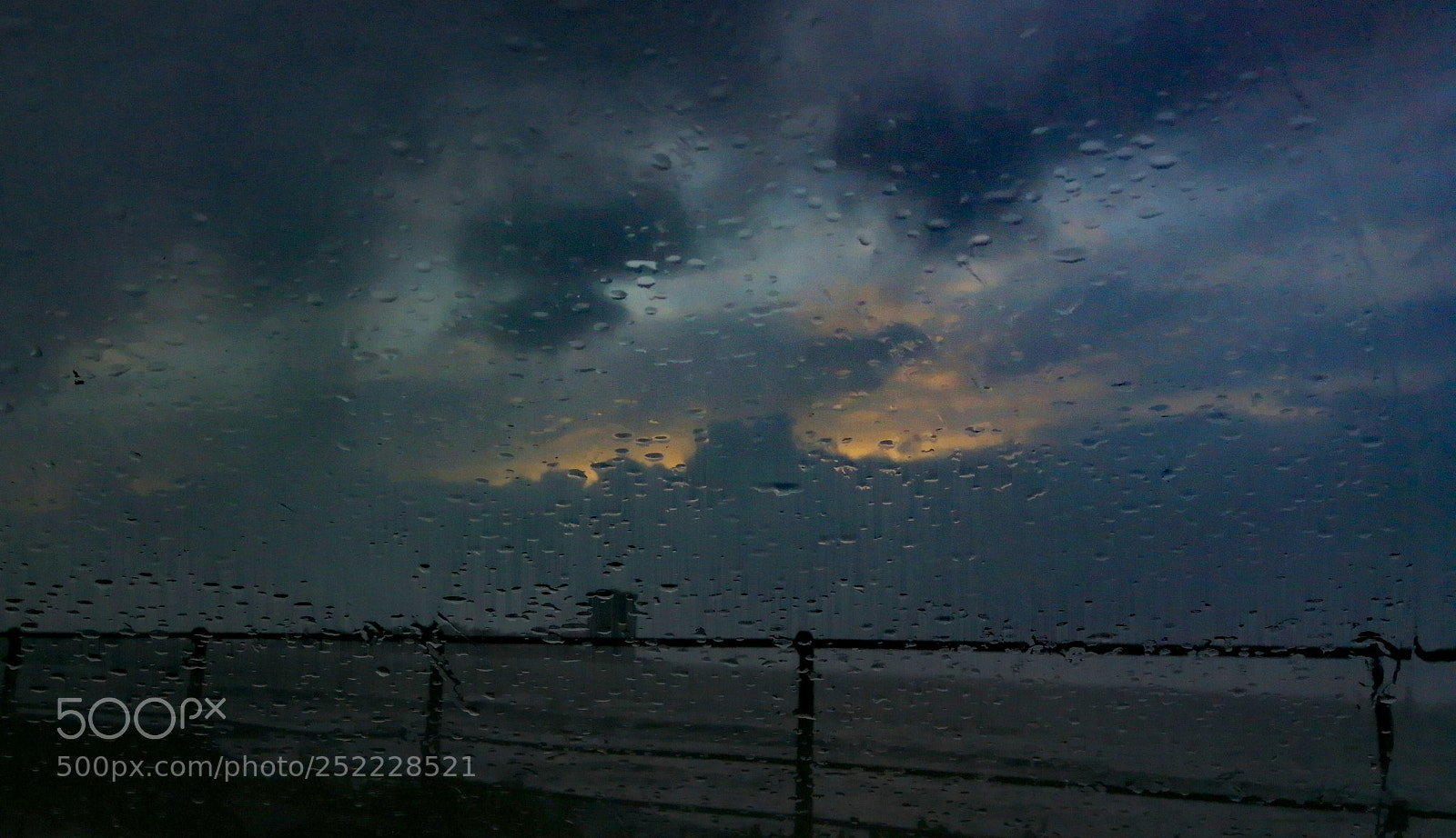 HUAWEI P10 sample photo. Rain through the glass photography