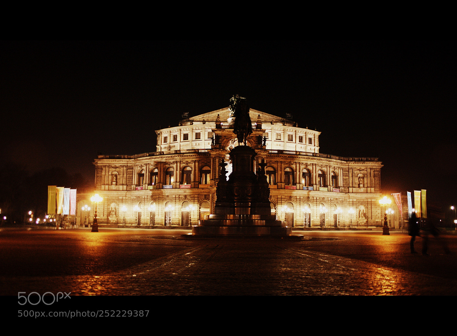 Canon EF-S 18-55mm F3.5-5.6 IS sample photo. Semperoper photography