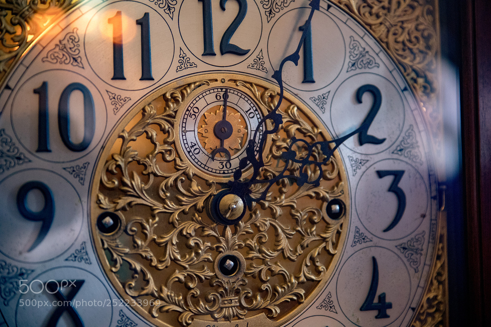 Canon EOS 6D Mark II sample photo. Antique clock photography