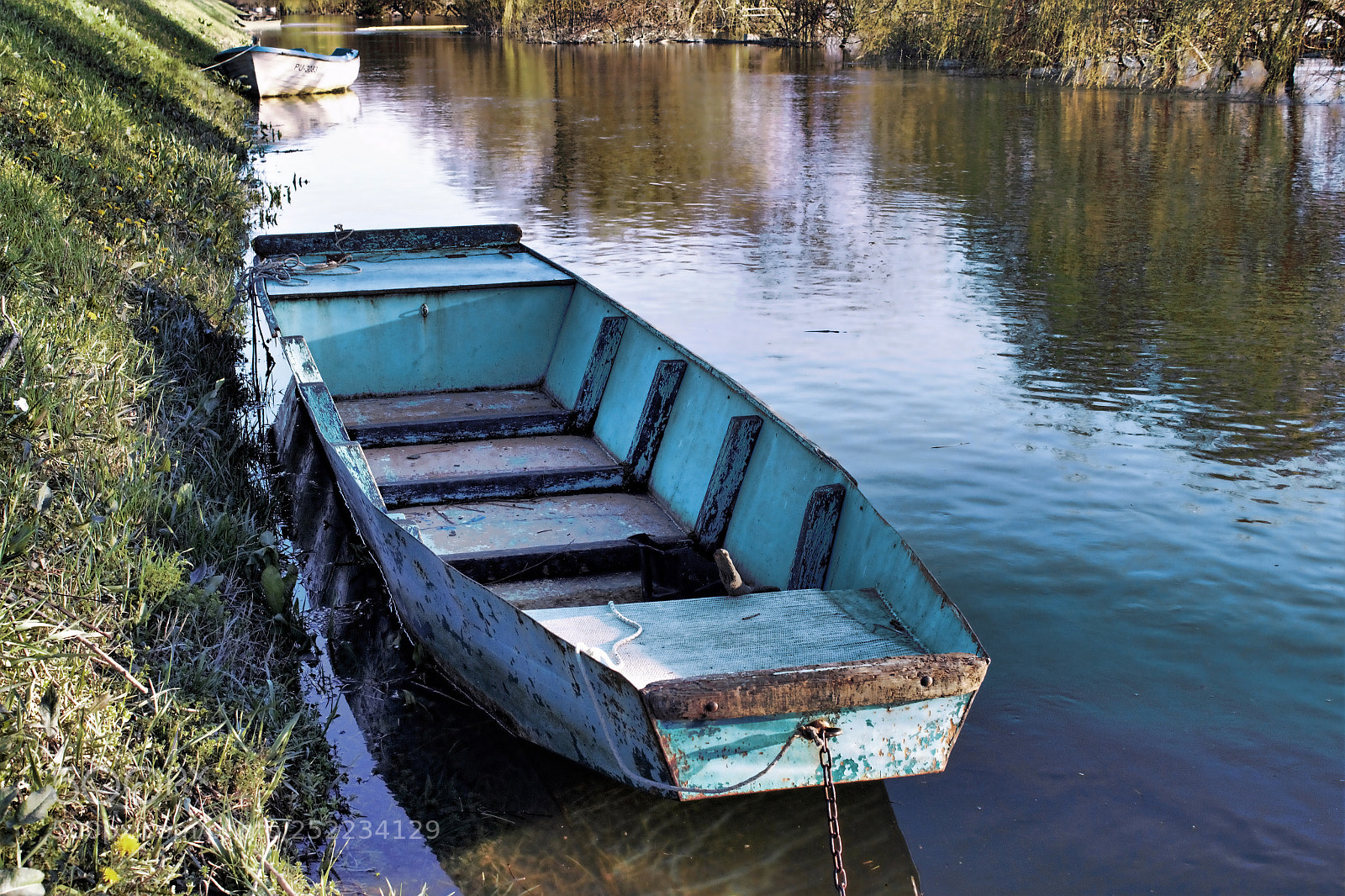 Canon EOS 700D (EOS Rebel T5i / EOS Kiss X7i) sample photo. Blue boat photography