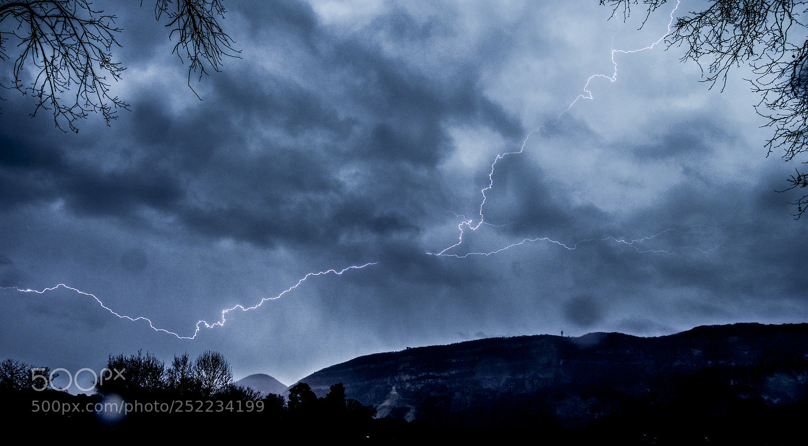 Panasonic Lumix DC-GH5 sample photo. Lightning above saleve mount photography