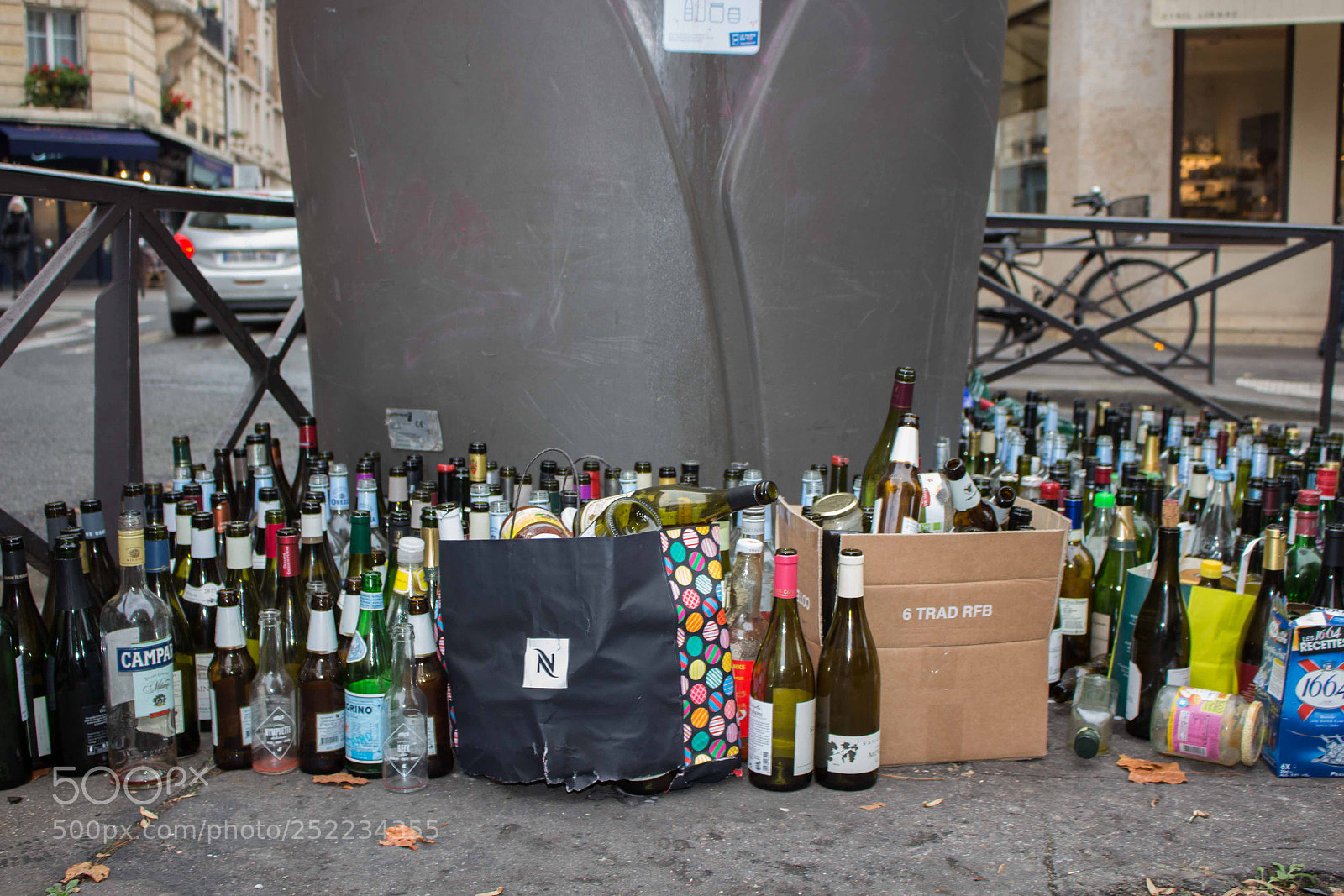 Canon EOS 700D (EOS Rebel T5i / EOS Kiss X7i) sample photo. Empty bottles of wine photography