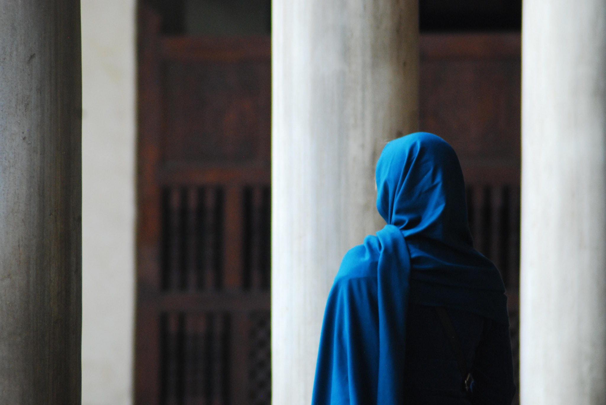 Nikon AF Nikkor 70-300mm F4-5.6G sample photo. Hijab in mosque photography