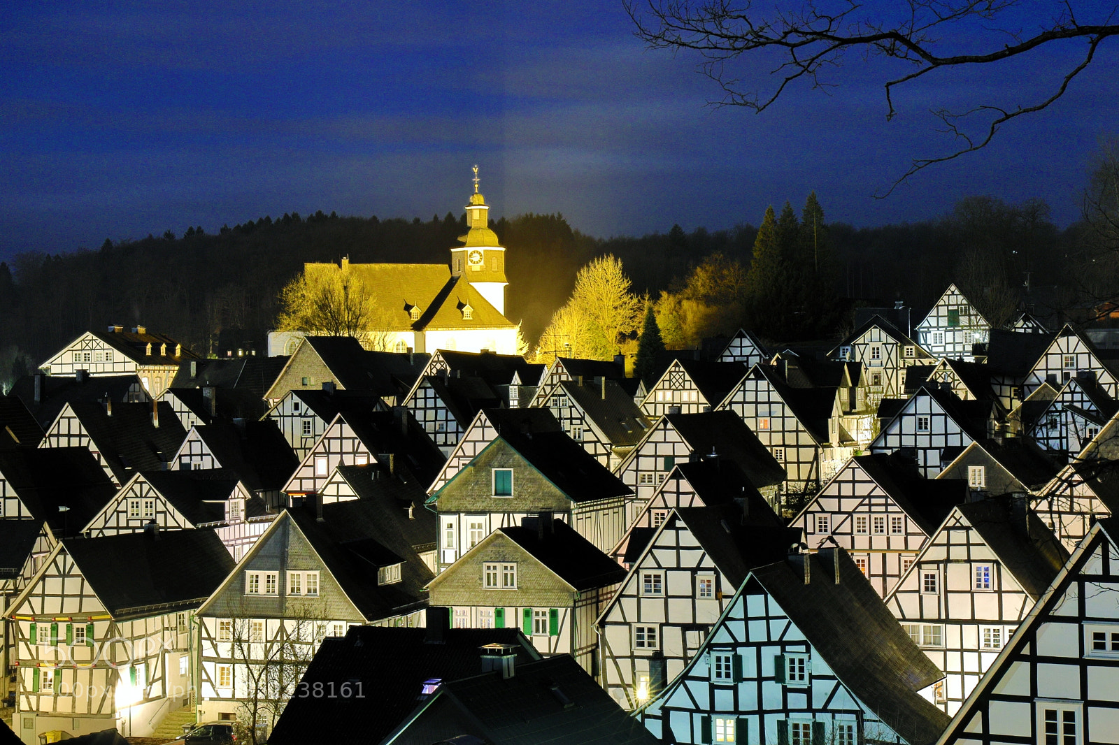 Canon EOS 5D Mark IV sample photo. Alter flecken by light photography