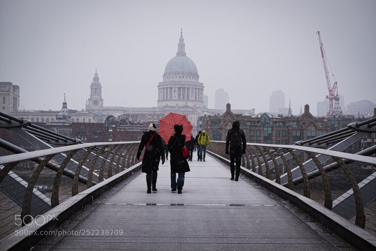 Fujifilm X-T20 sample photo. Red at st pauls photography