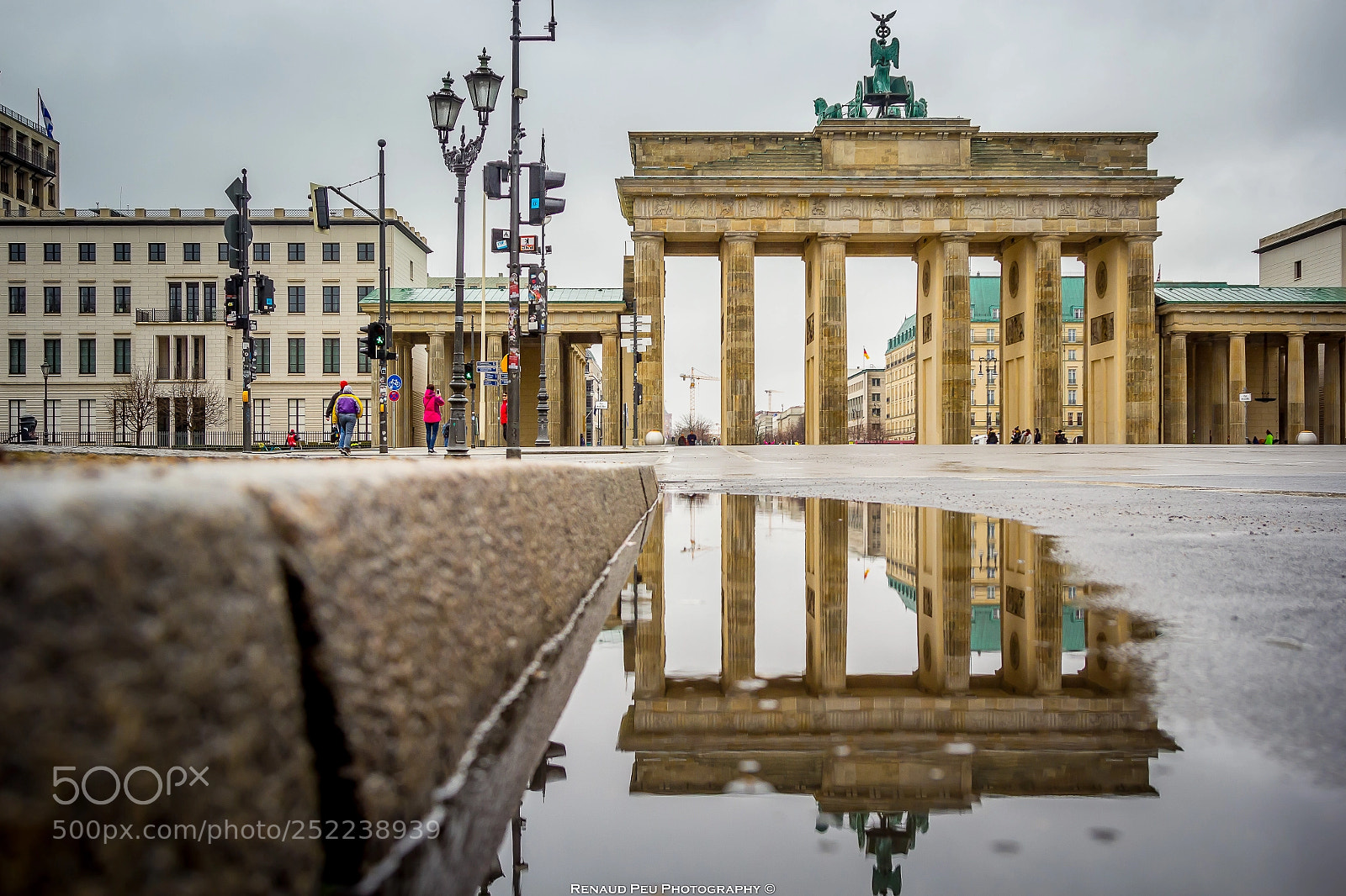 Canon EOS 60D sample photo. Brandenburger tor reflection photography