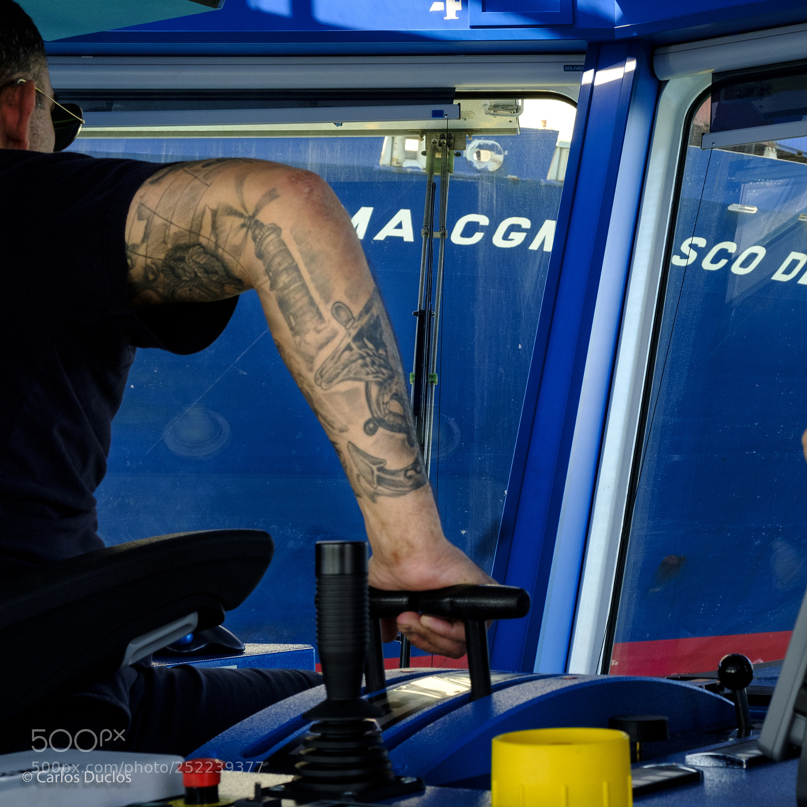 Fujifilm X-T2 sample photo. 7500 hp en su mano photography