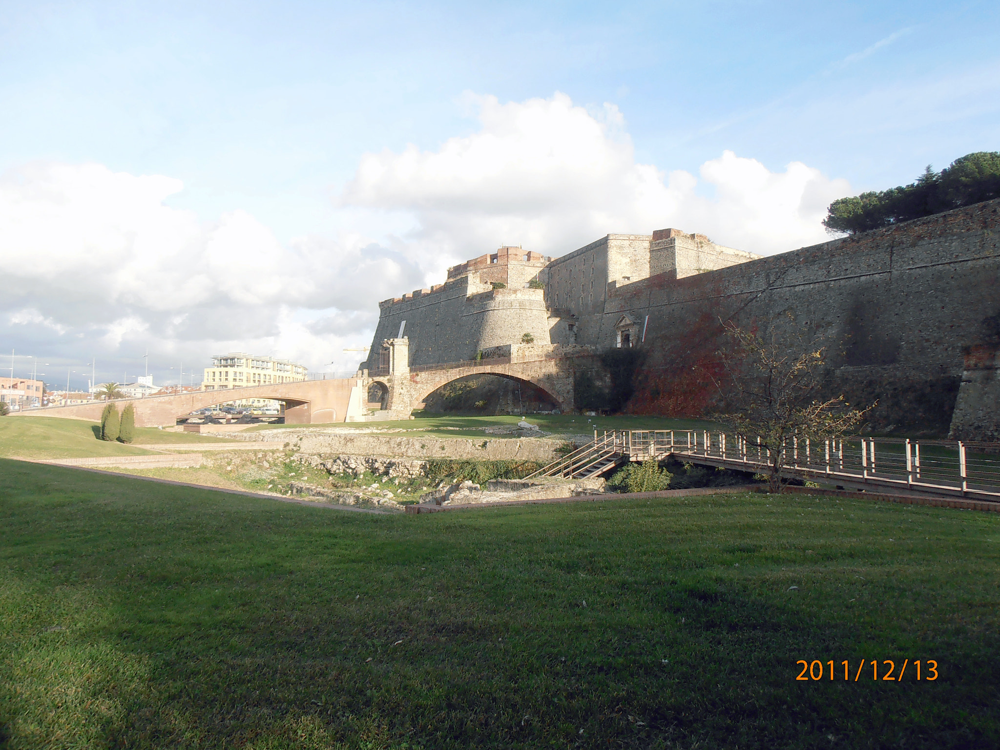 Olympus VR325,VR320,D725 sample photo. Fortezza del priamar photography