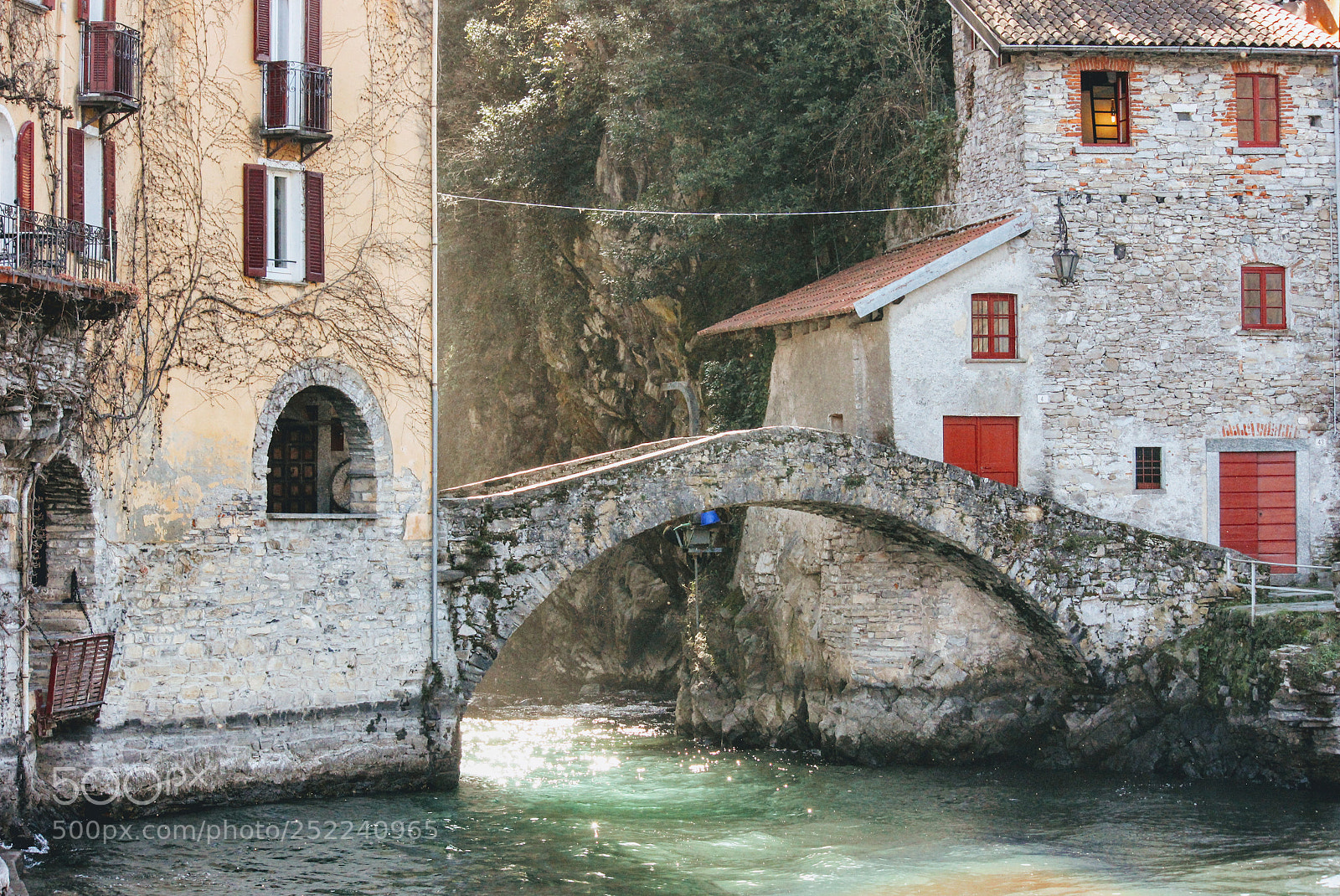 Canon EF-S 55-250mm F4-5.6 IS II sample photo. Nesso village from lake photography