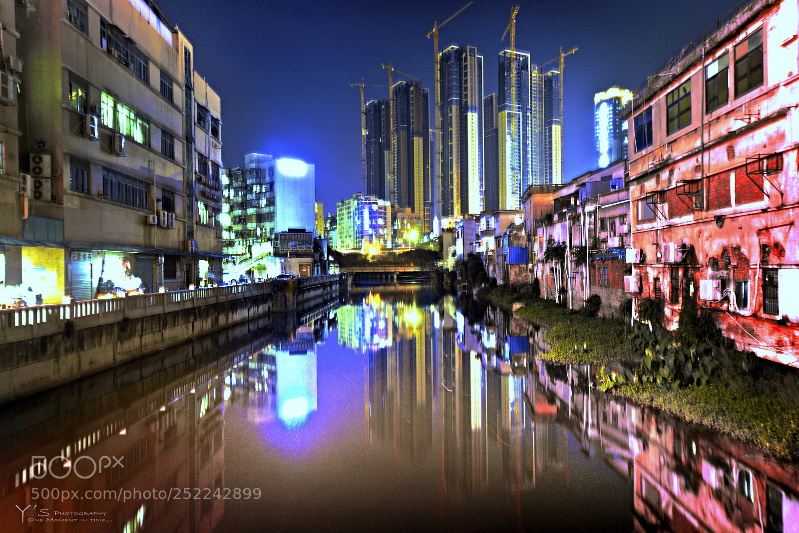 Sony a6000 sample photo. New and old. 新与旧 photography