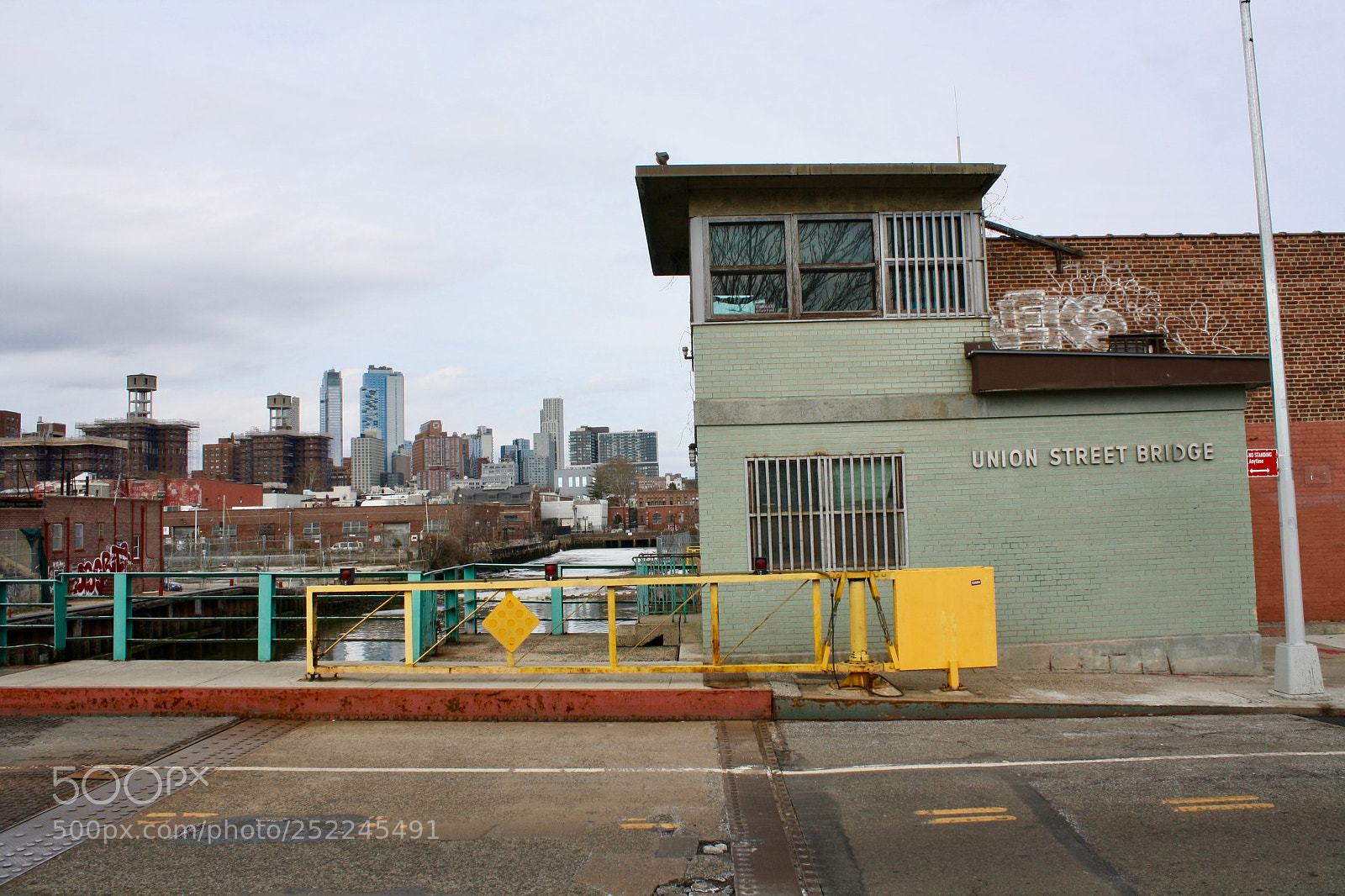 Canon EOS 1000D (EOS Digital Rebel XS / EOS Kiss F) sample photo. Brooklyn, april 2018 photography