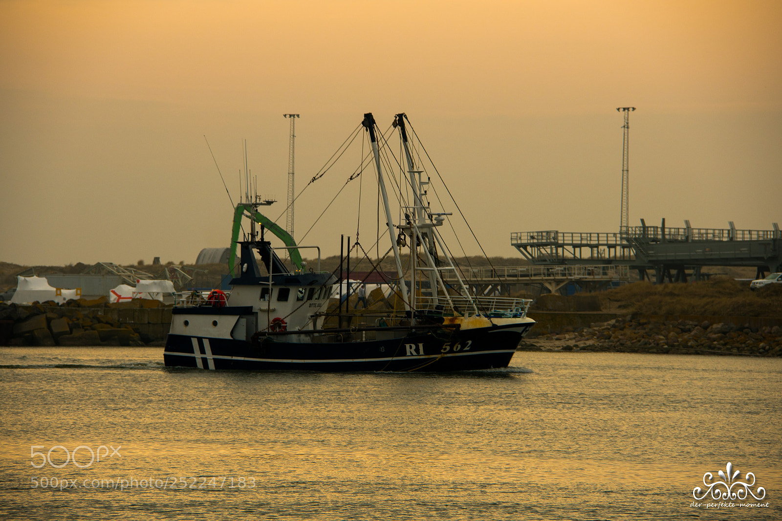 Nikon D800E sample photo. Boat i sunset photography