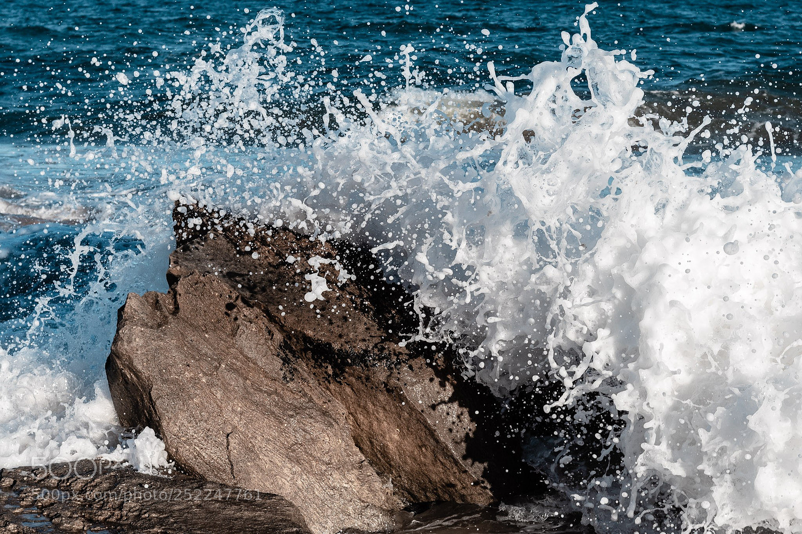 Canon EOS 6D Mark II sample photo. Agua mole, pedra dura. photography