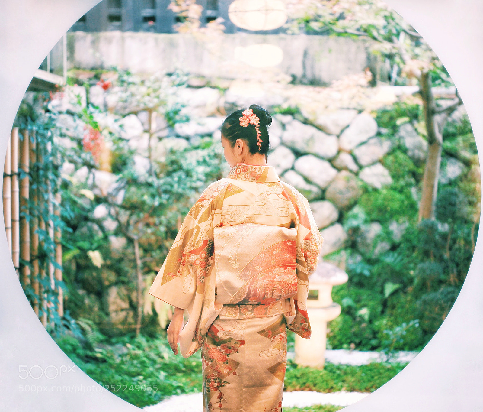 Canon EOS 5D Mark II sample photo.  the kimono frame photography