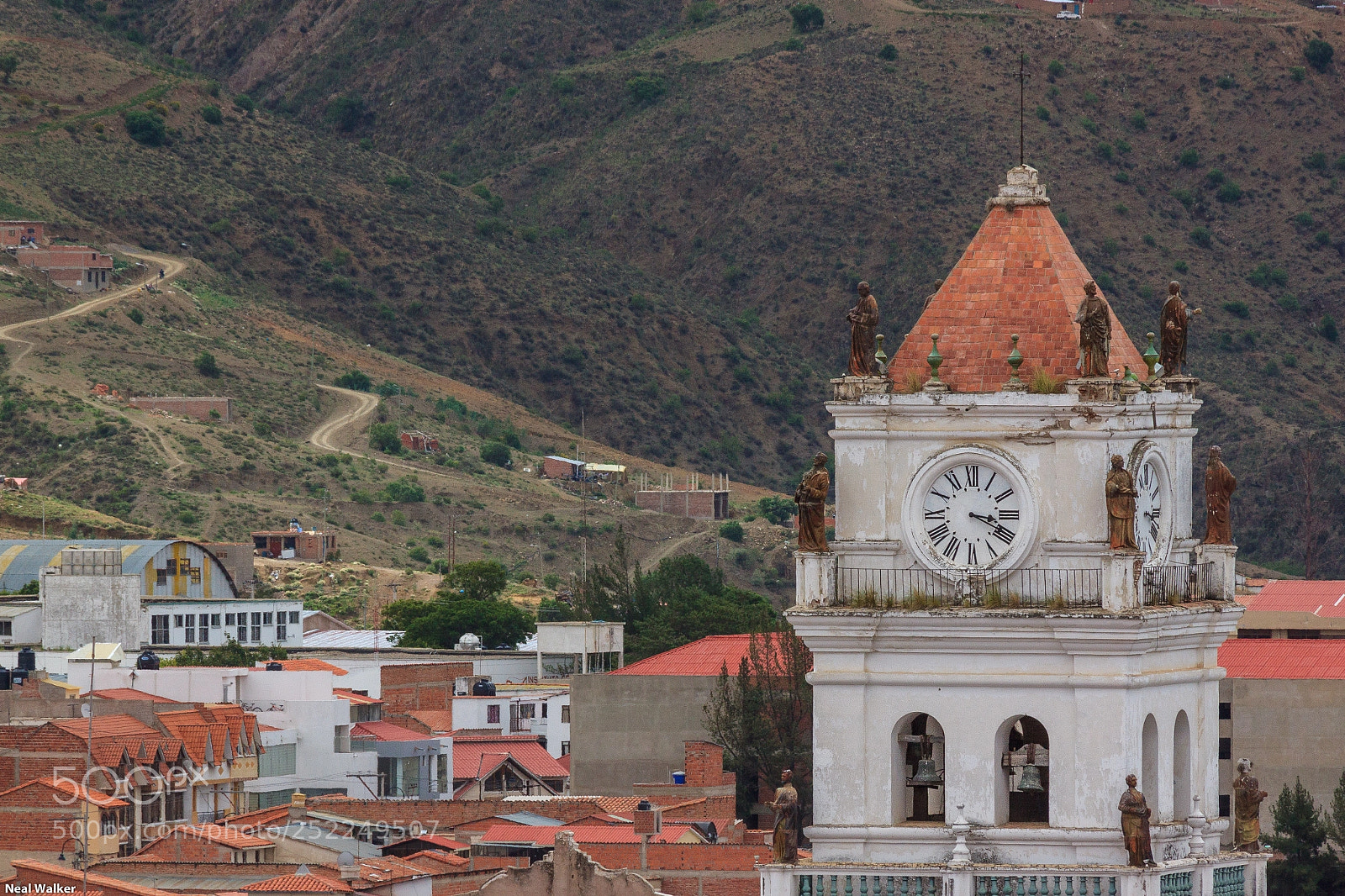 Canon EOS 500D (EOS Rebel T1i / EOS Kiss X3) sample photo. Clock tower close-up photography
