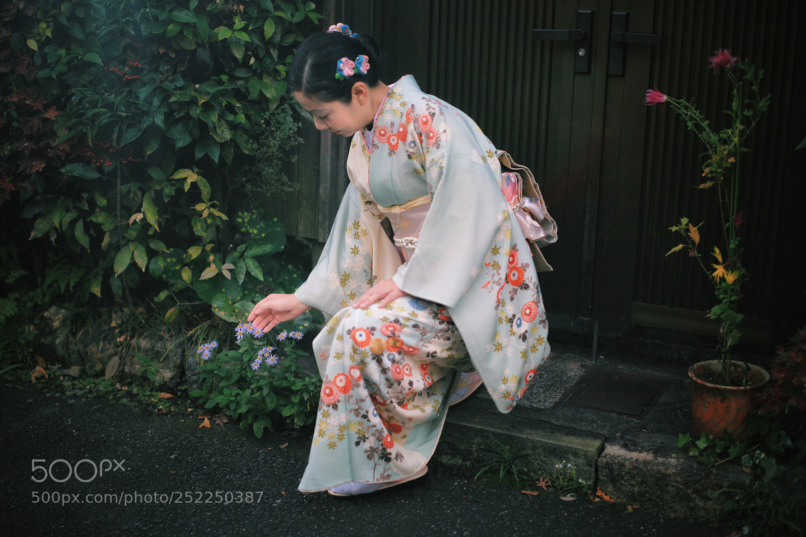 Canon EOS 5D Mark II sample photo. Soft  kimono picture photography