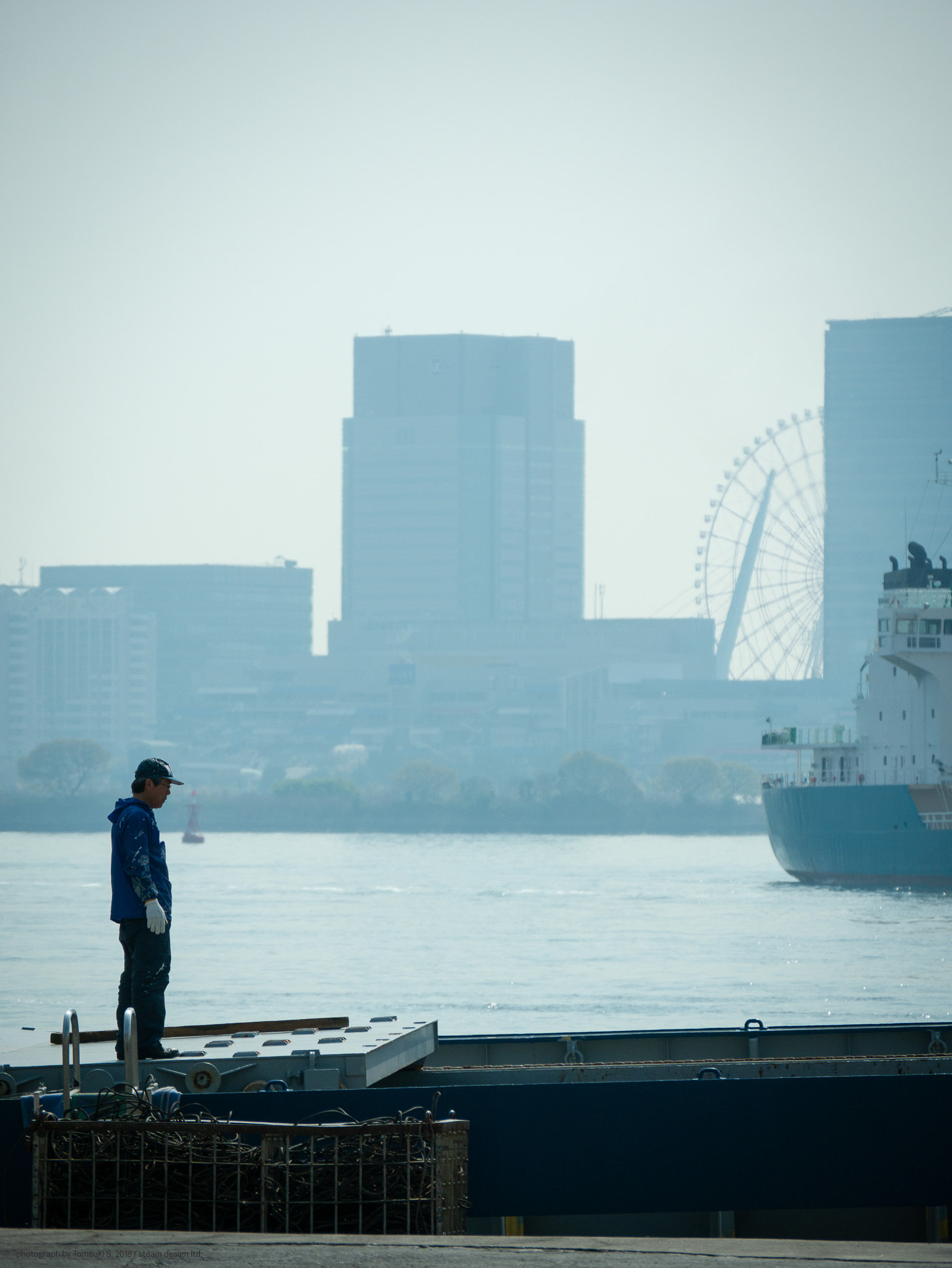 Panasonic DMC-G8 sample photo. Harbor worker photography