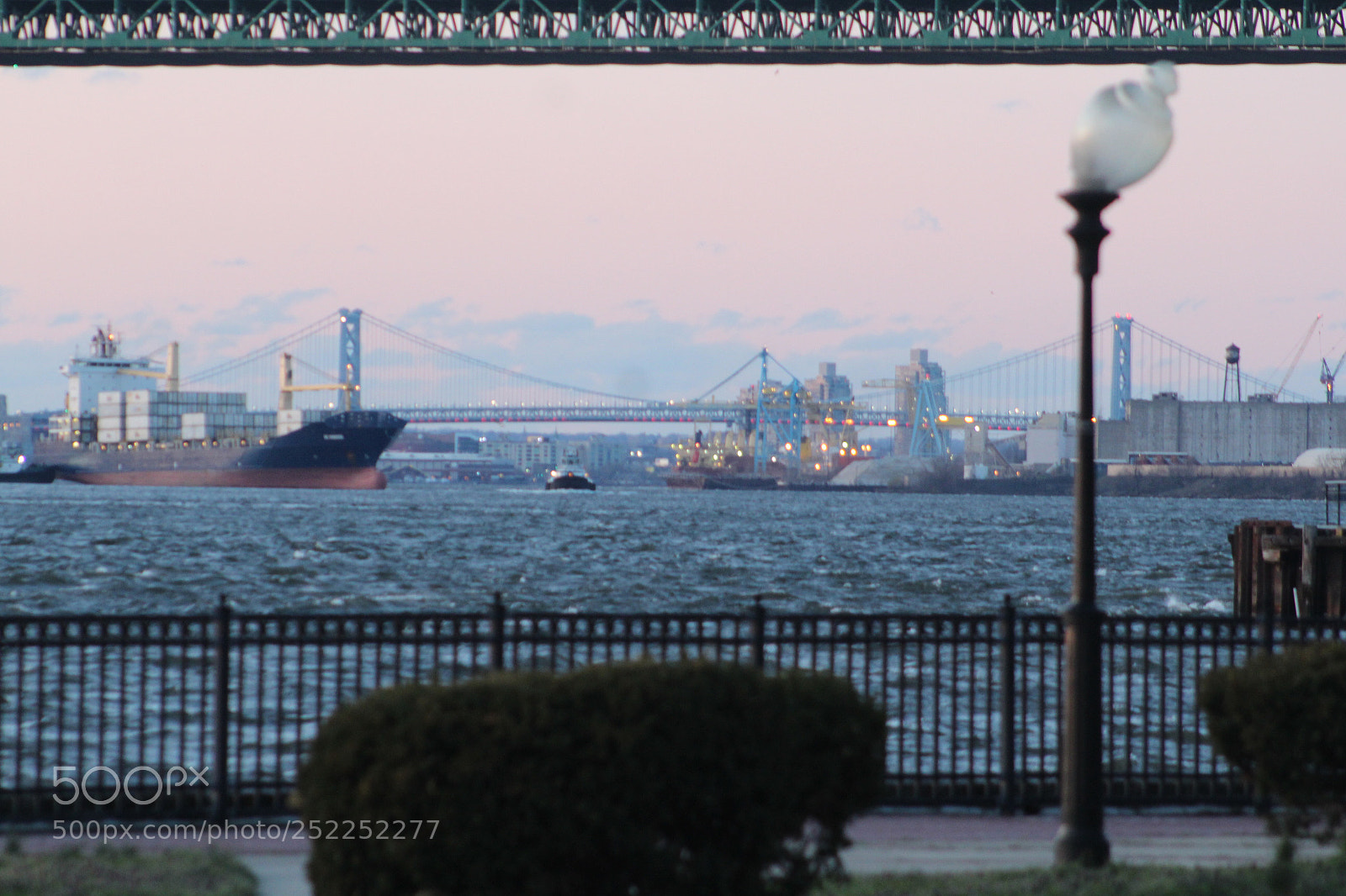 Canon EOS 1300D (EOS Rebel T6 / EOS Kiss X80) sample photo. Ship on river photography