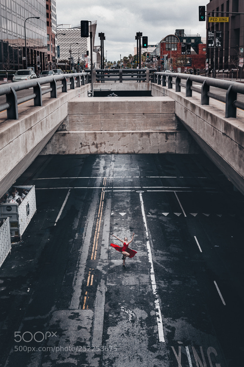 Canon EOS 5D Mark II sample photo. Dancing under the streets photography