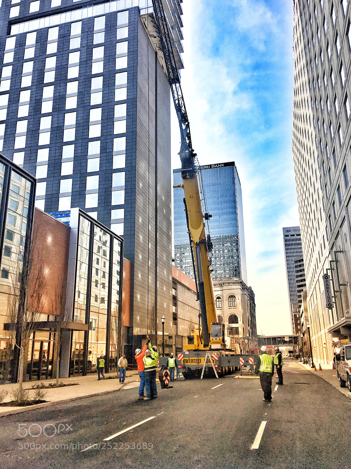 Apple iPhone 6s Plus sample photo. The last crane come photography