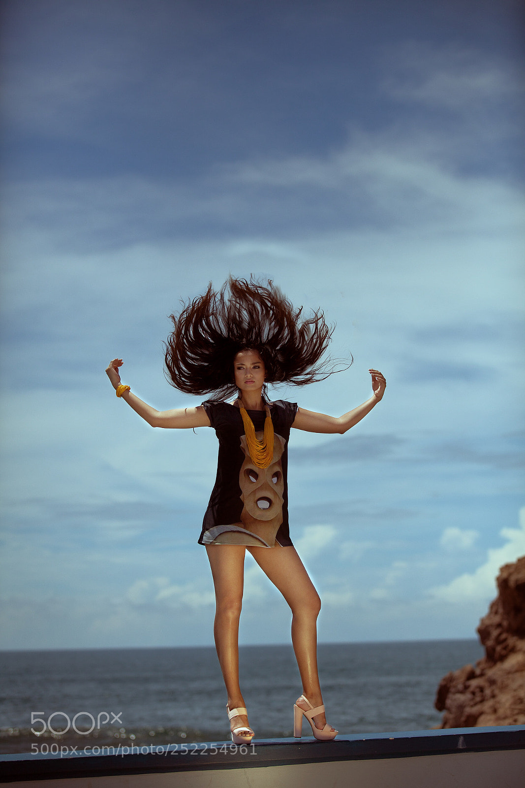 Canon EOS 5D Mark II sample photo. Hair in the air....cabello photography