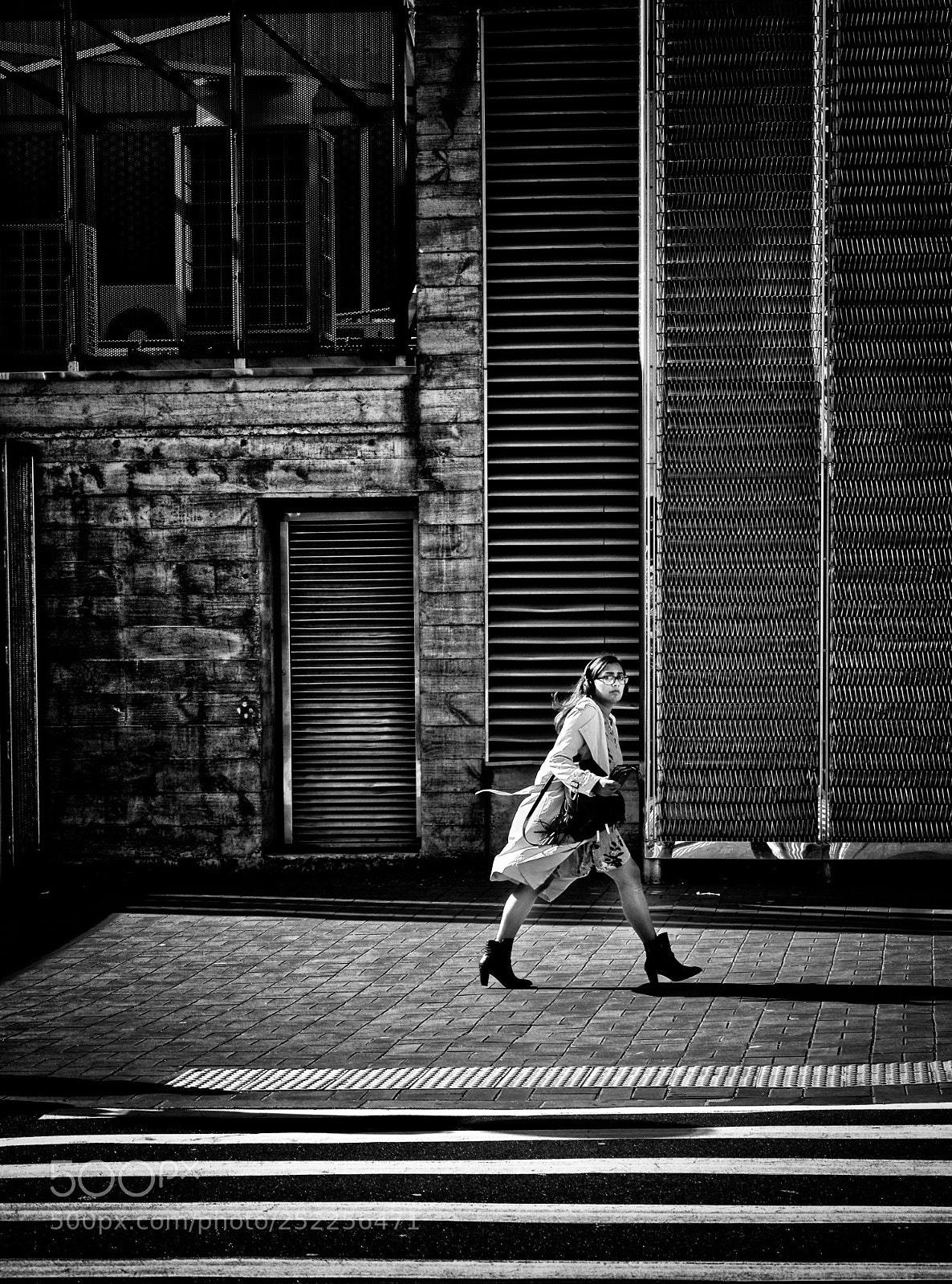 Nikon D5600 sample photo. Woman walking no.22 photography