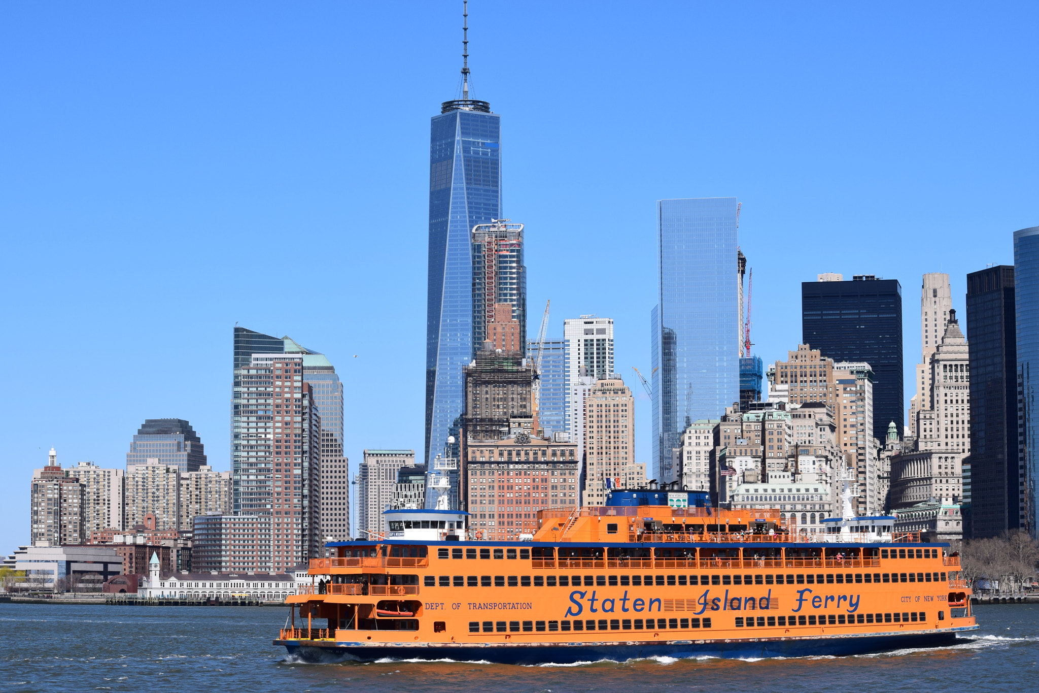 Nikon D5300 + Nikon AF-S DX Nikkor 55-200mm F4-5.6G VR II sample photo. Ferry ride to statue of liberty photography