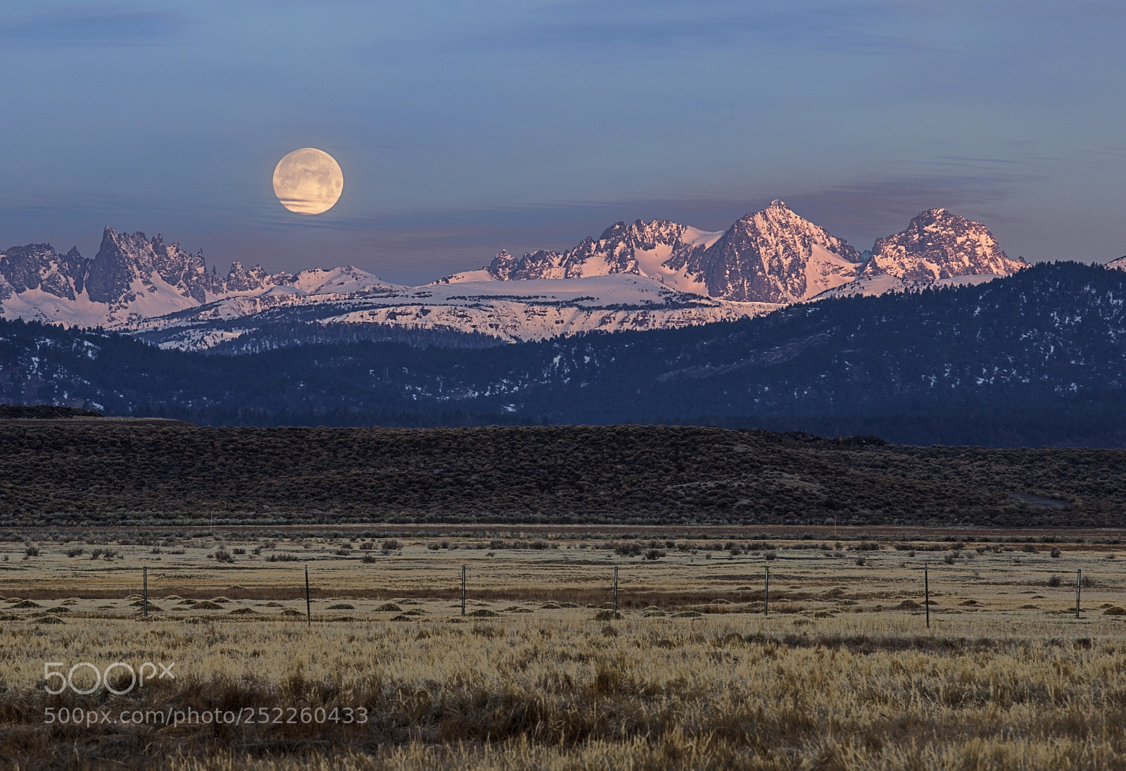 Canon EOS 5D Mark IV sample photo. Minerat moonset photography