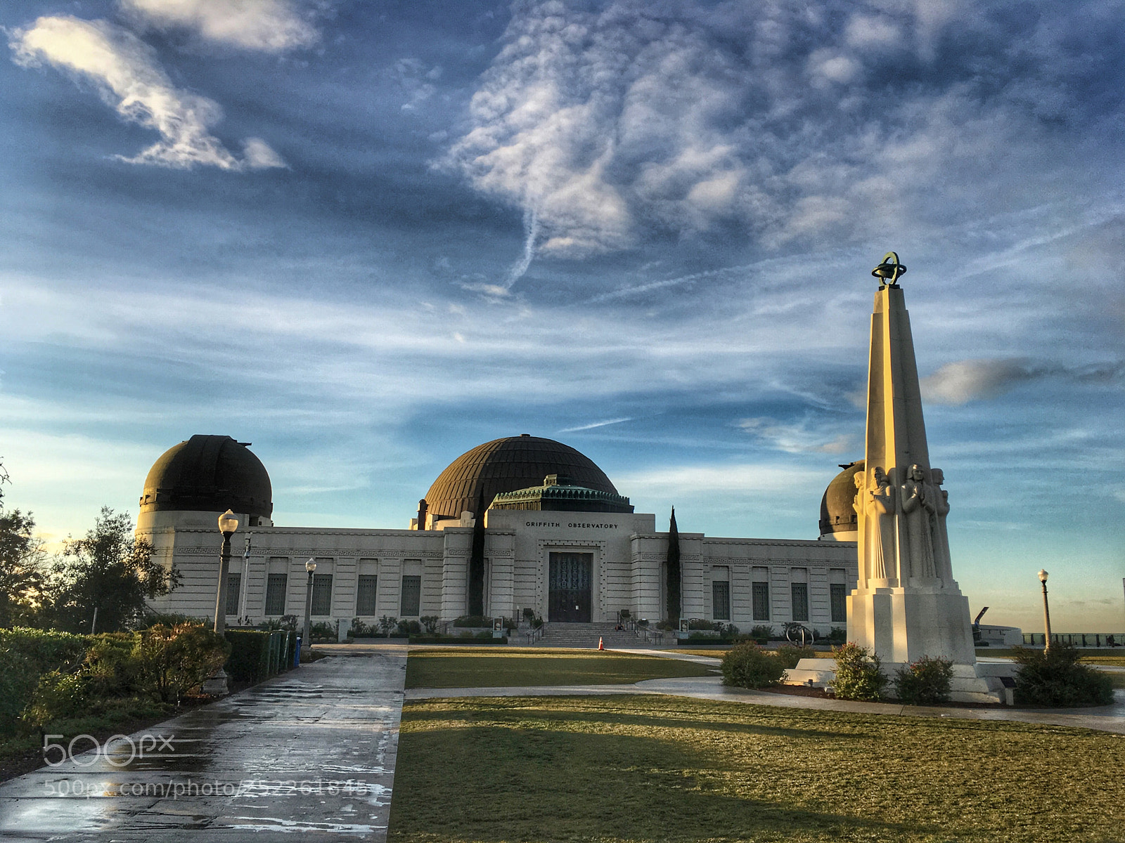 Apple iPhone SE sample photo. Griffith observatory photography