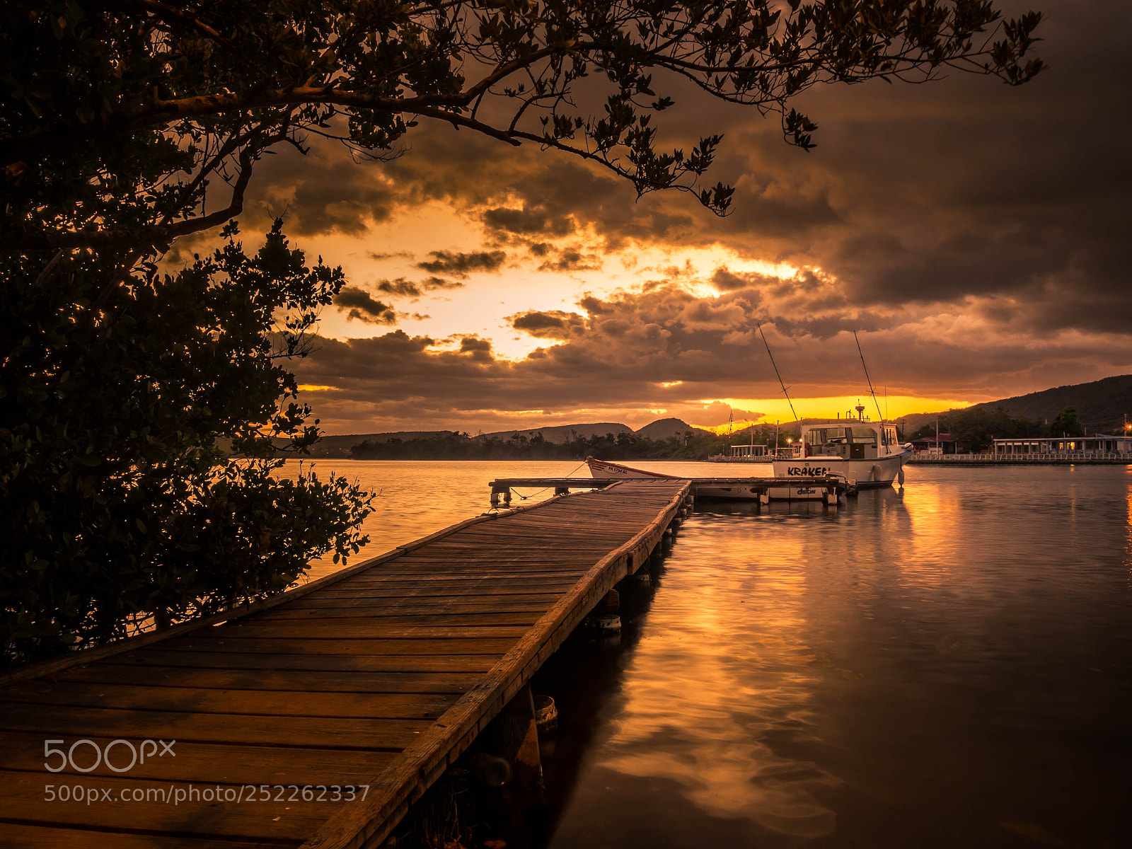 Olympus OM-D E-M10 II sample photo. Dock of serenity photography