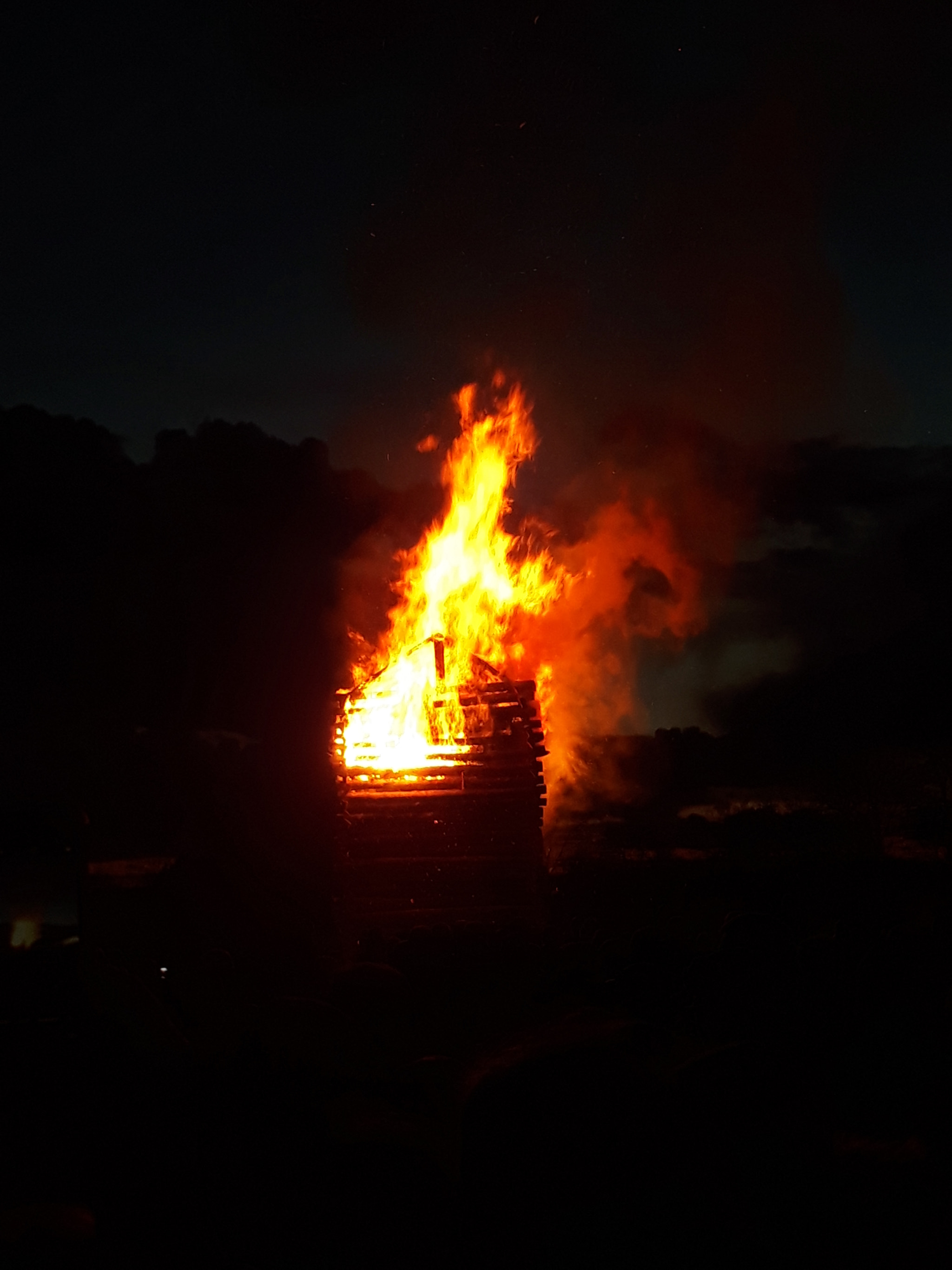 Samsung Galaxy A3(2017) sample photo. Osterfeuer photography