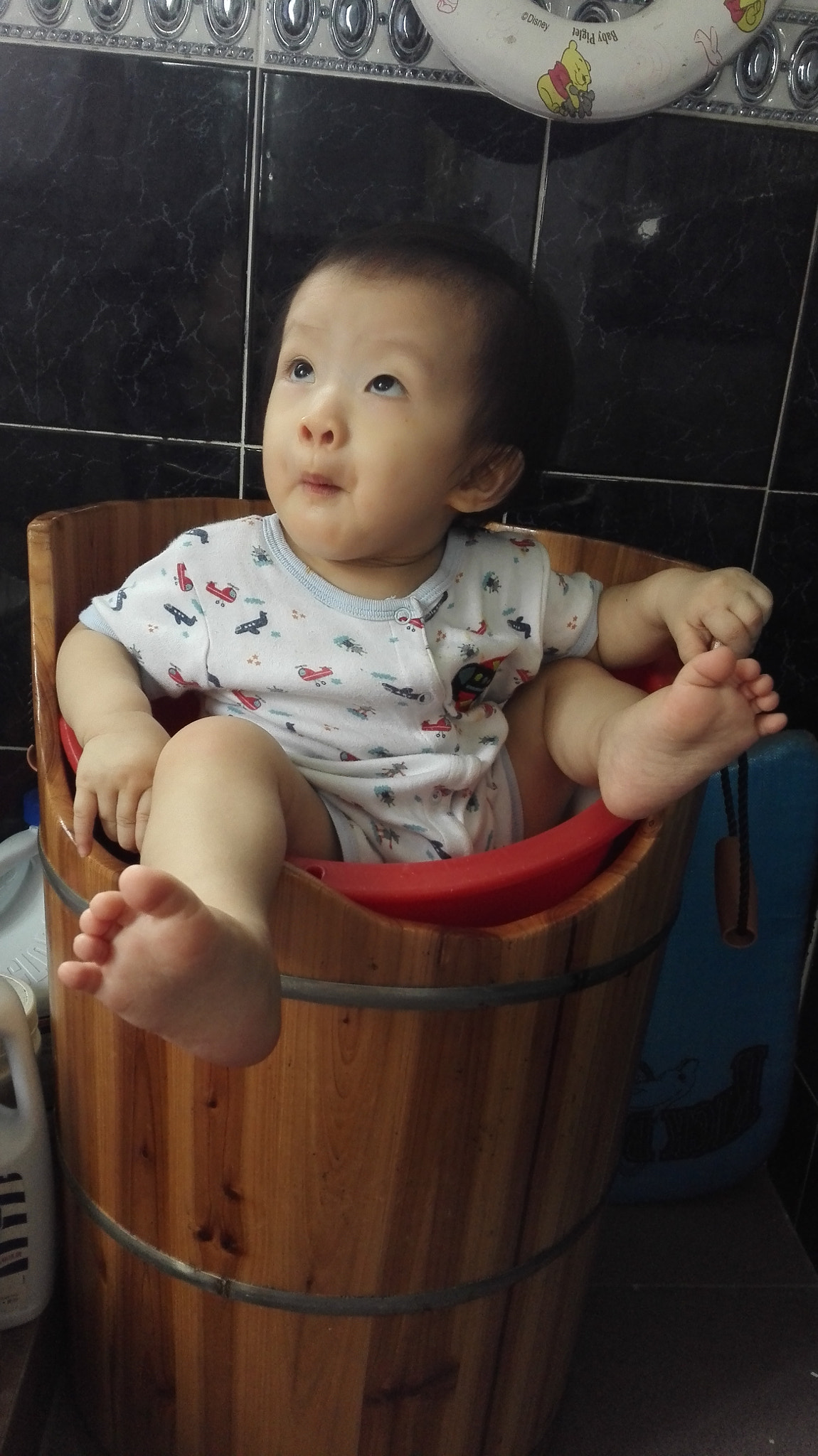HUAWEI Mate 7 sample photo. Baby in bucket photography