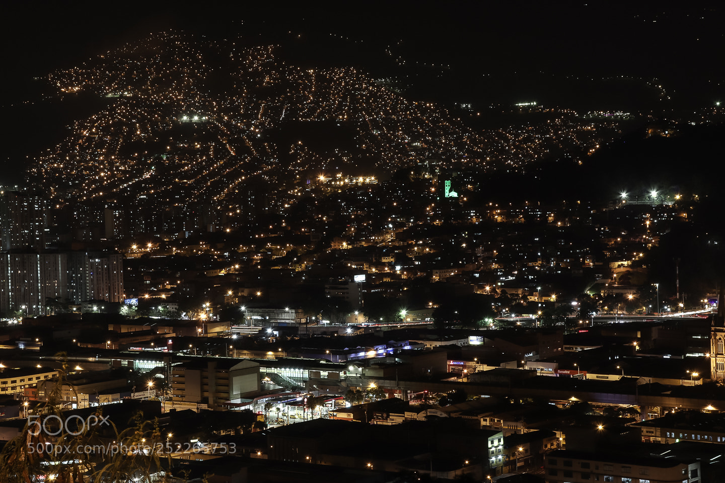 Canon EOS 800D (EOS Rebel T7i / EOS Kiss X9i) sample photo. Noche lluviosa photography