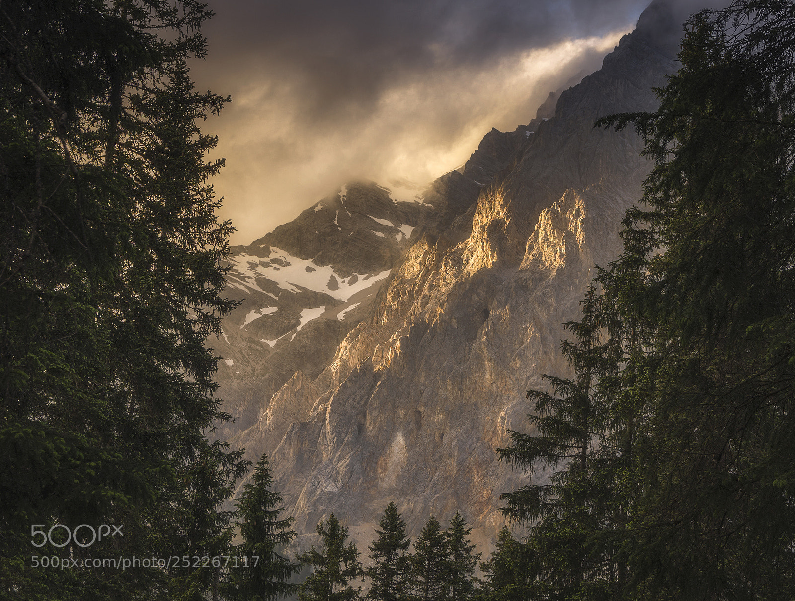 Sony SLT-A58 sample photo. Tirol window photography
