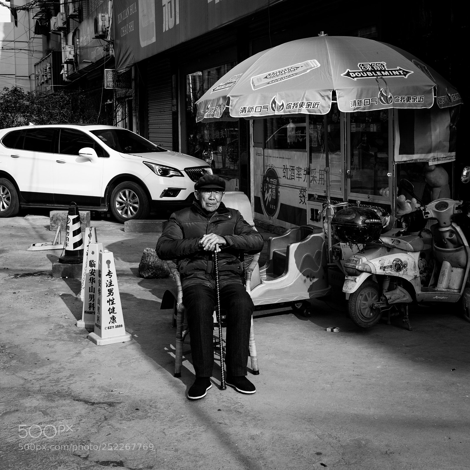 Canon EOS 100D (EOS Rebel SL1 / EOS Kiss X7) sample photo. What are you waiting photography