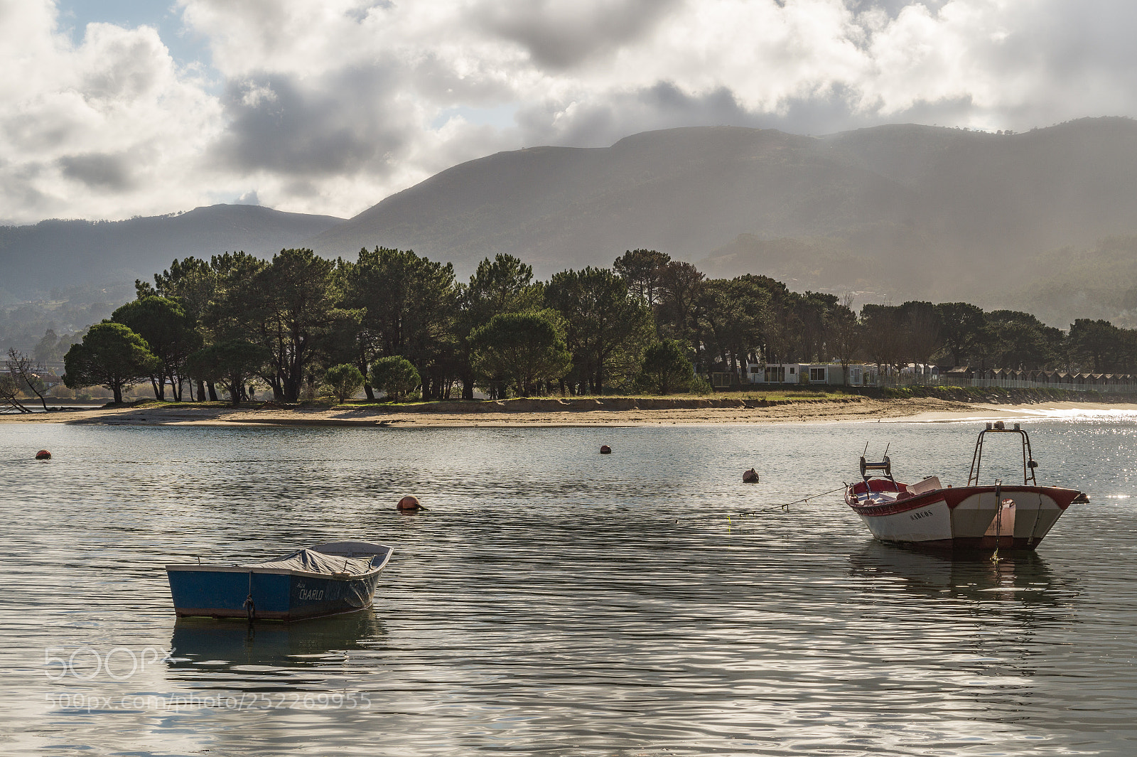 Sony SLT-A58 sample photo. Esturay boats photography