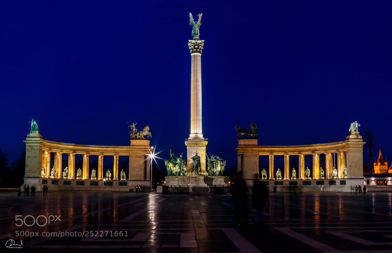Canon EOS 70D sample photo. Heroes' squere budapest photography