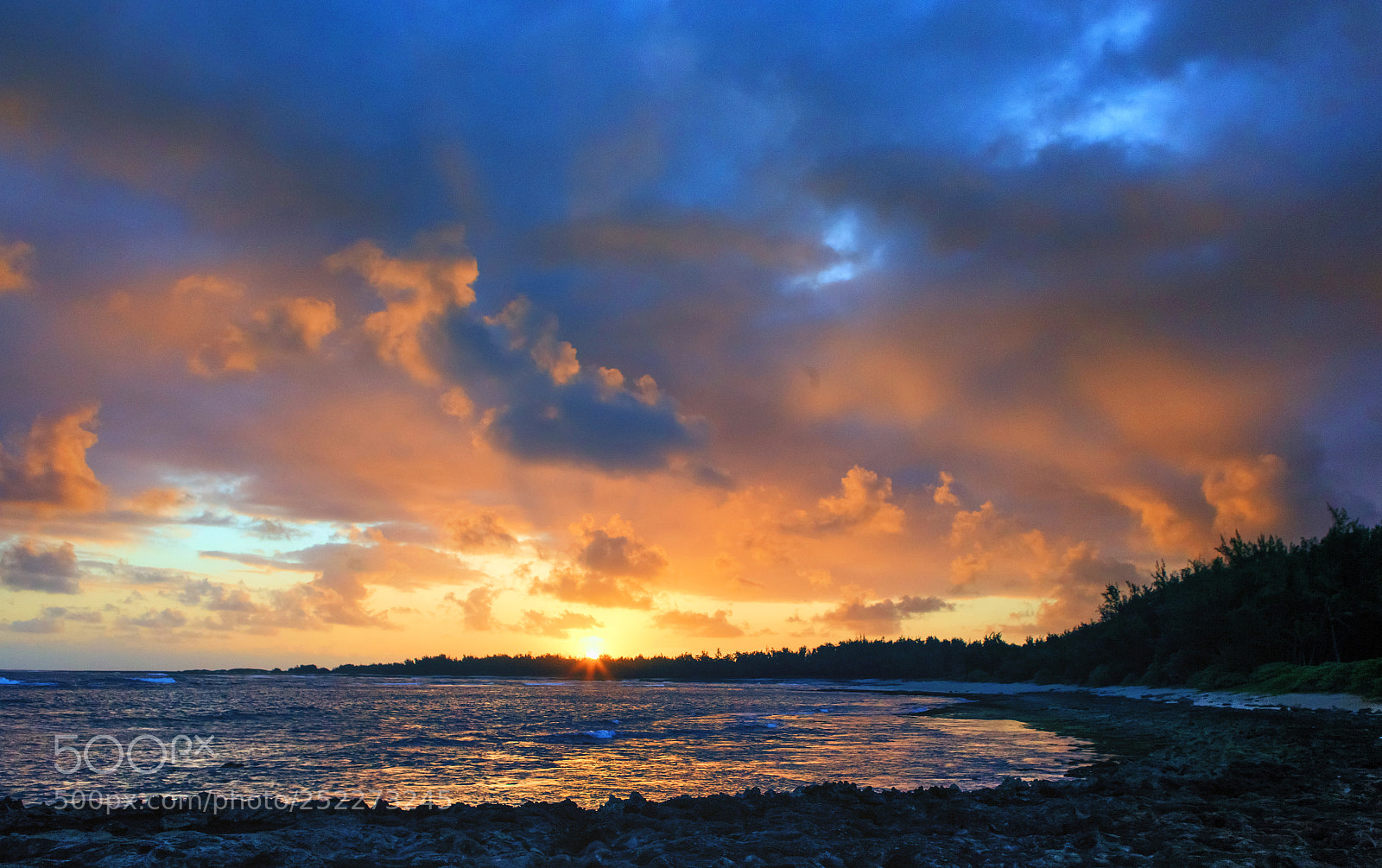 Canon EOS 5D Mark II sample photo. Oahu dawn photography