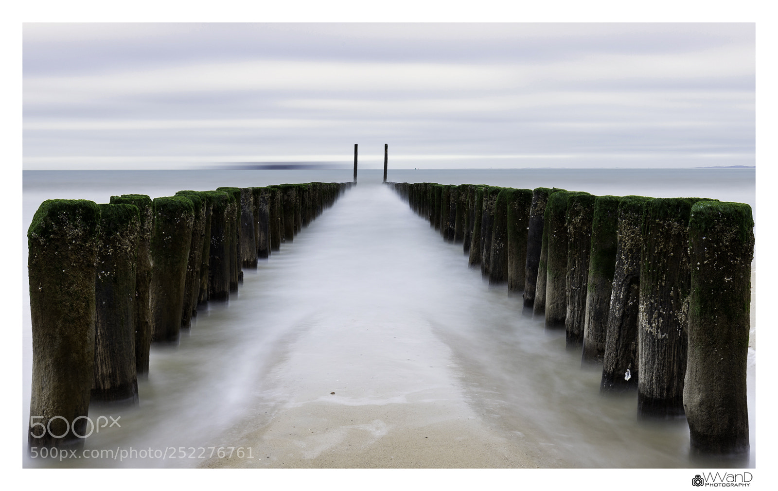 Canon EOS 6D Mark II sample photo. Sea and poles photography