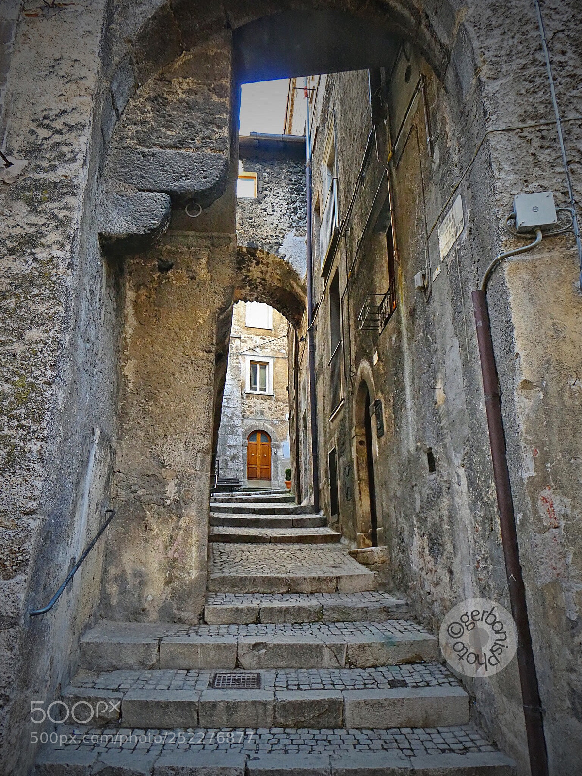 Panasonic Lumix DC-ZS70 (Lumix DC-TZ90) sample photo. A narrow street with photography
