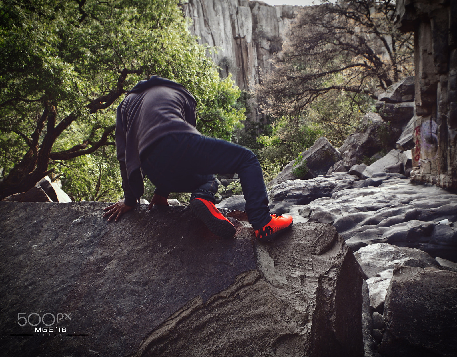 Pentax K-50 sample photo. Parkour in a set of rocks. photography