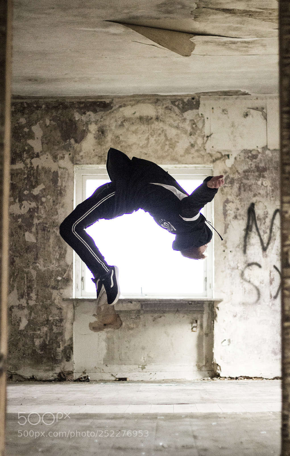 Canon EOS 600D (Rebel EOS T3i / EOS Kiss X5) sample photo. Urbex backflip photography