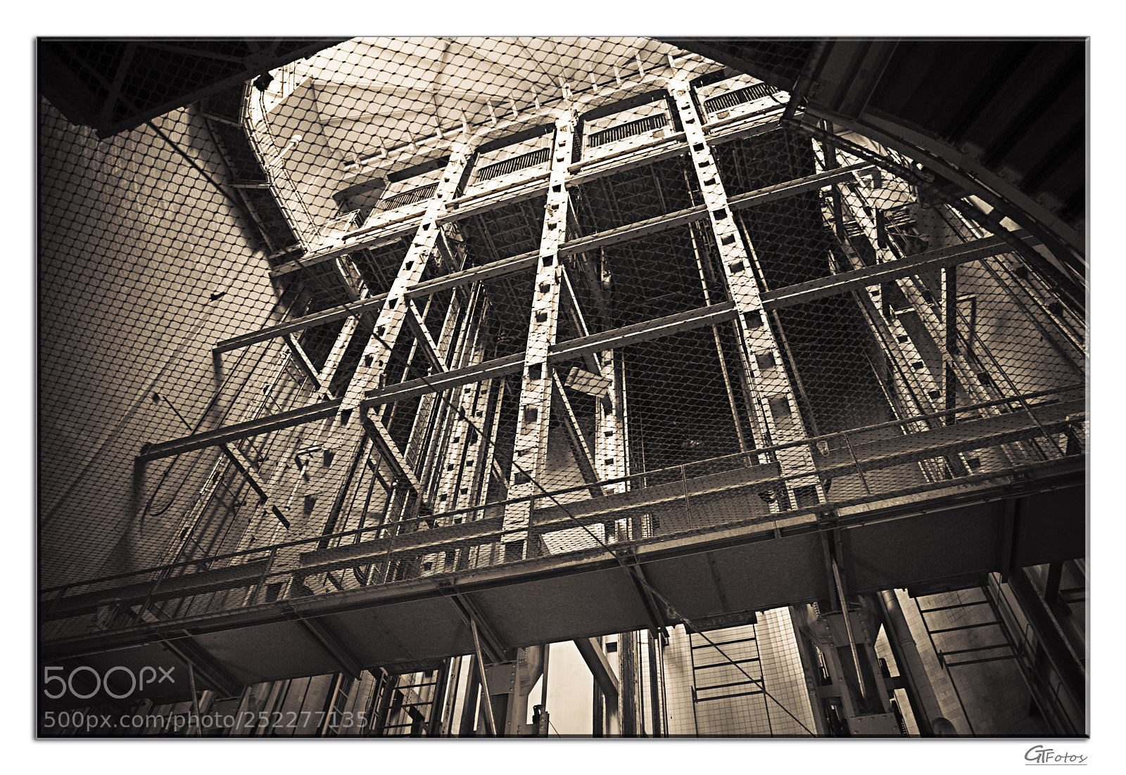 Canon EOS 5D Mark IV sample photo. Constructions - alter elbtunnel photography