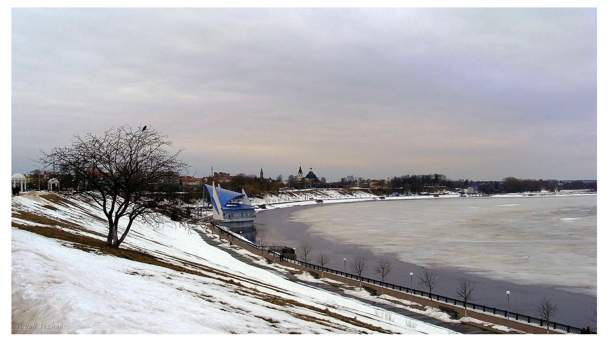 Sony Cyber-shot DSC-H10 sample photo. By the frozen, denieper river...rechytsa...belarus...april-2018. photography