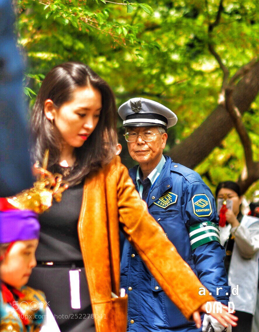 Olympus OM-D E-M10 II sample photo. What are you looking photography