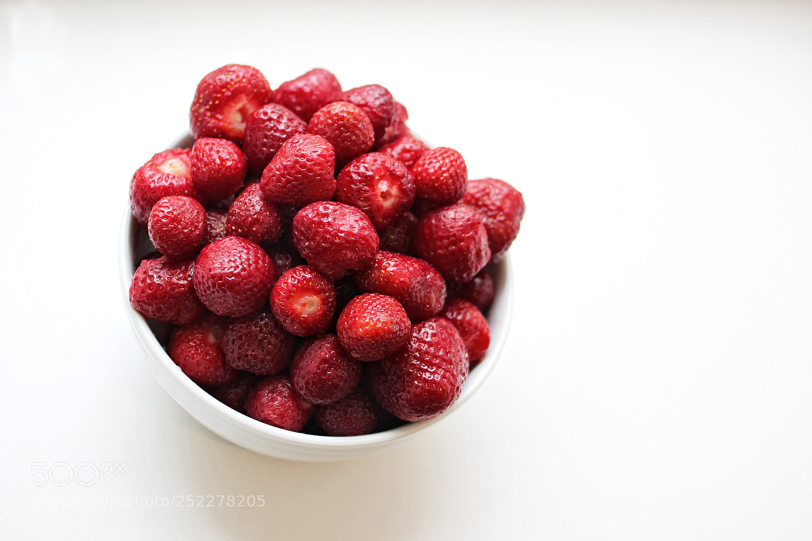 Canon EOS 500D (EOS Rebel T1i / EOS Kiss X3) sample photo. Strawberry photography