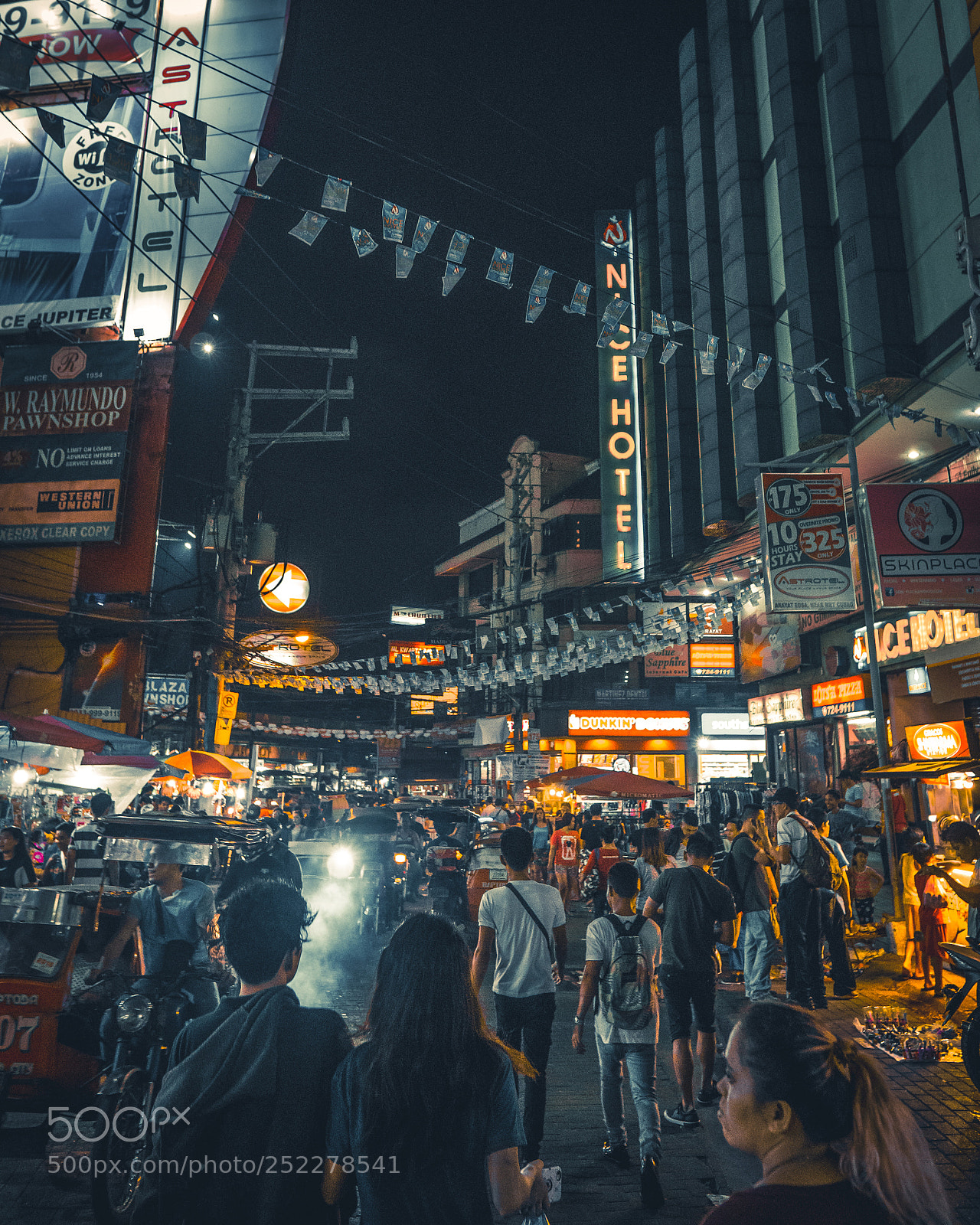 Sony a6300 sample photo. Gritty and crowded photography