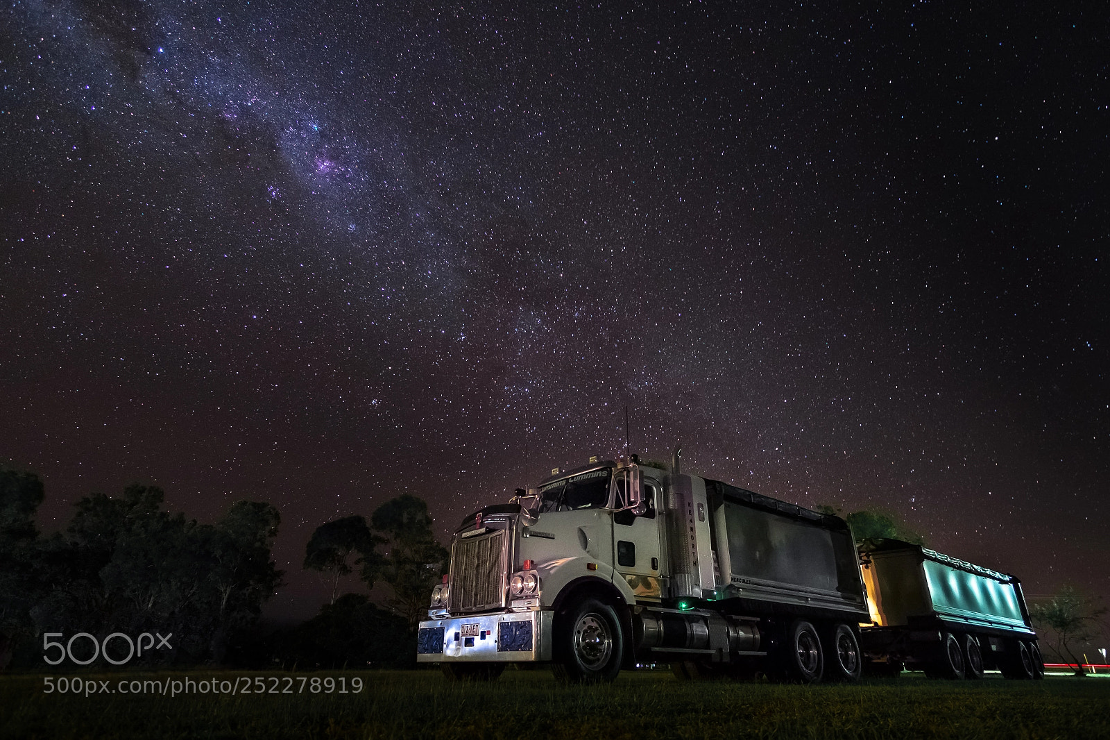Fujifilm X-T10 sample photo. Truck'n'stars photography