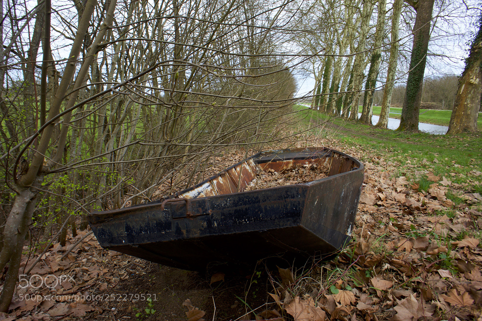Sony Alpha a5000 (ILCE 5000) sample photo. Barque en acier canal photography